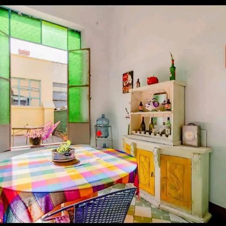 1 Guadalajara Corazon Del Centro Historico Hospedate En Una Casa Antigua En Una Habitacion Sencilla Con Areas Comunes Y Banos Compartidas Eksteriør billede