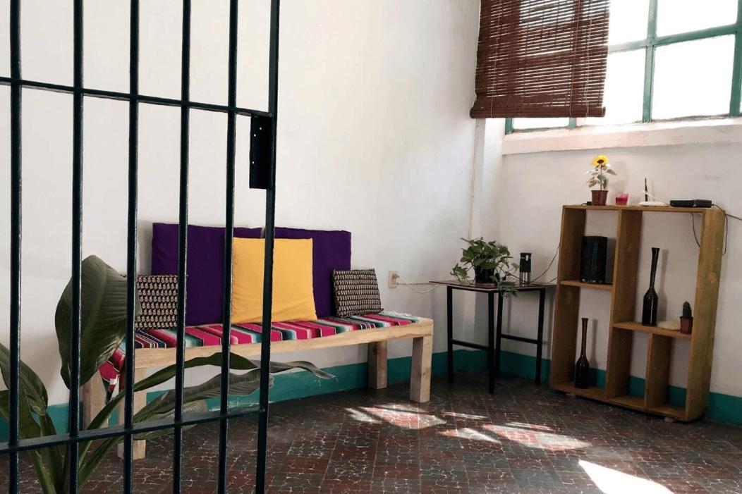 1 Guadalajara Corazon Del Centro Historico Hospedate En Una Casa Antigua En Una Habitacion Sencilla Con Areas Comunes Y Banos Compartidas Eksteriør billede