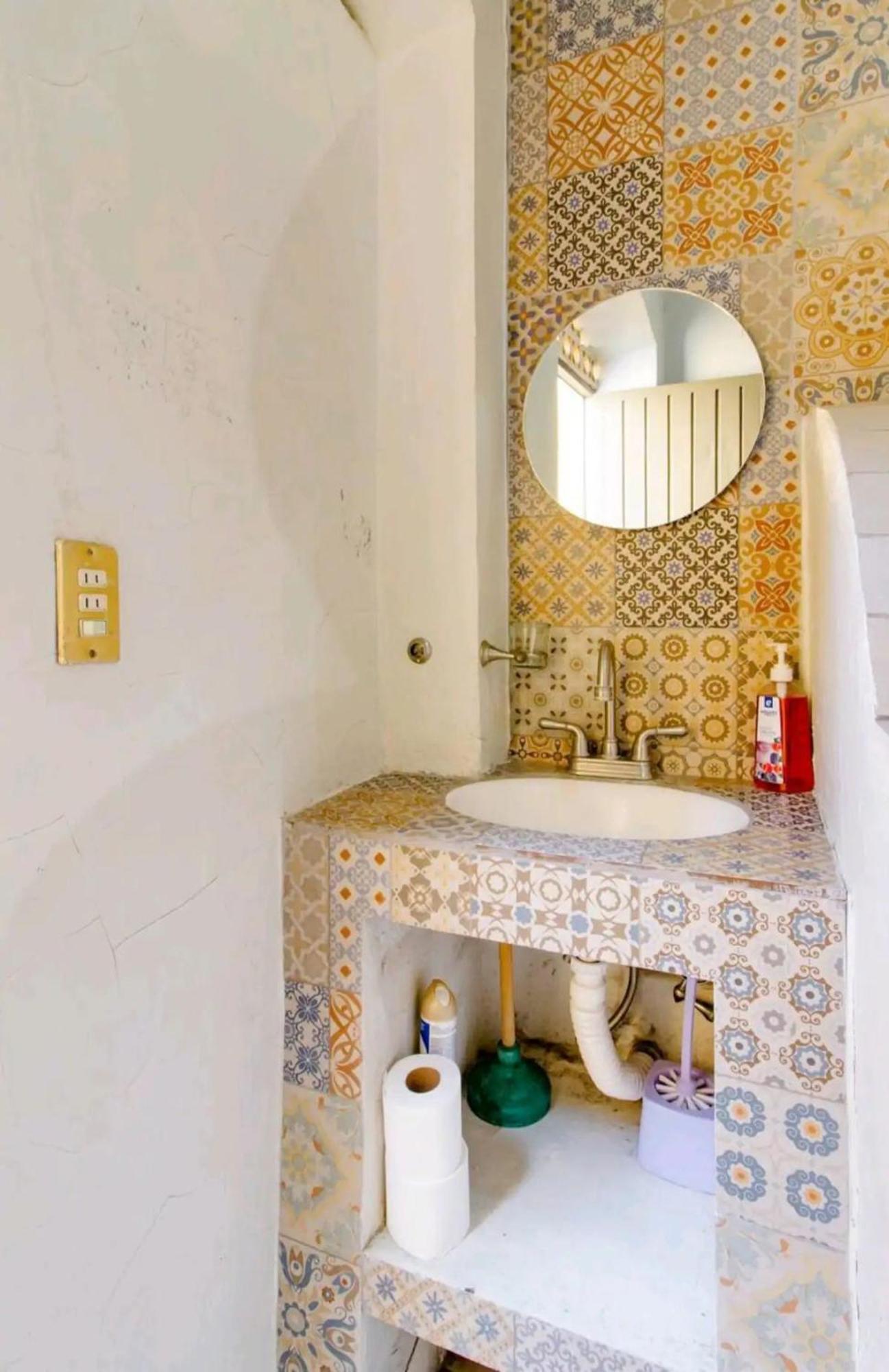 1 Guadalajara Corazon Del Centro Historico Hospedate En Una Casa Antigua En Una Habitacion Sencilla Con Areas Comunes Y Banos Compartidas Eksteriør billede